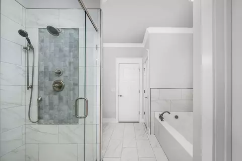 Bath - 2106 Windsor St, Murfreesboro, TN 37130 photo 2 of 8