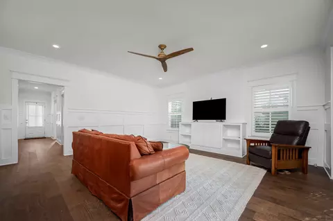 Living - 2106 Windsor St, Murfreesboro, TN 37130 photo 3 of 3