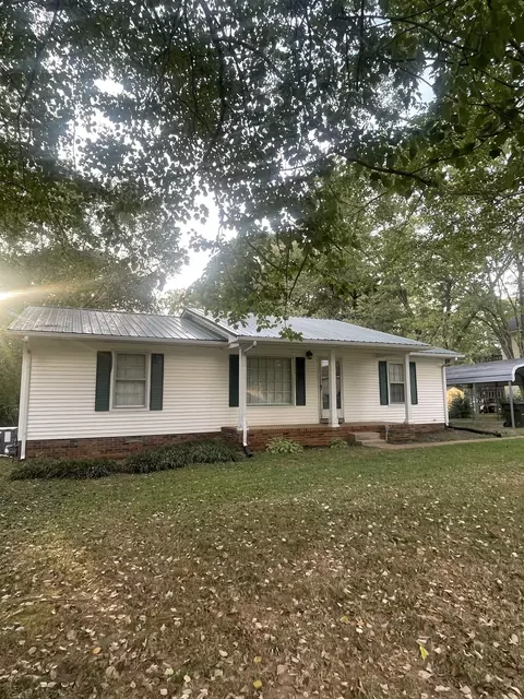 601 Herb Dr, Lawrenceburg, TN 38464