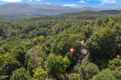 1016 Vista Dr, Gatlinburg, TN 37738