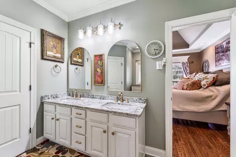 Bath - 728 Furman Dr, Murfreesboro, TN 37129 photo 1 of 4