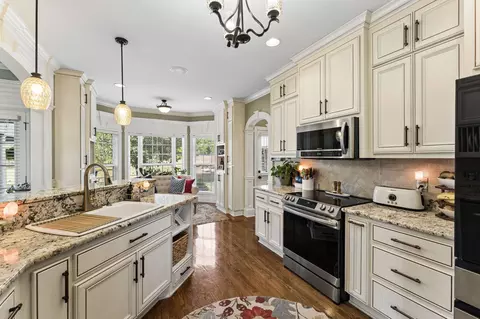 Kitchen - 728 Furman Dr, Murfreesboro, TN 37129 photo 4 of 6