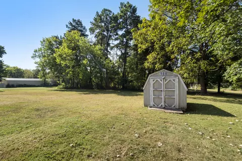 Exterior - 2022 Highway 47 E, Dickson, TN 37055 photo 7 of 10
