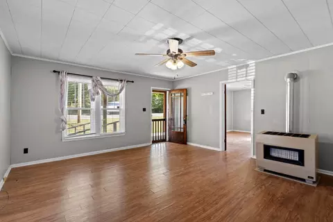 Living - 2022 Highway 47 E, Dickson, TN 37055 photo 3 of 5