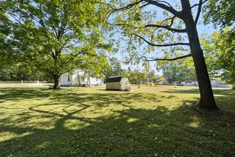 Exterior - 2022 Highway 47 E, Dickson, TN 37055 photo 6 of 10