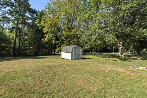 Exterior - 2022 Highway 47 E, Dickson, TN 37055 photo 4 of 10