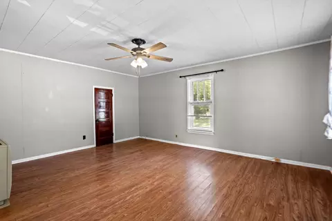 Living - 2022 Highway 47 E, Dickson, TN 37055 photo 4 of 5