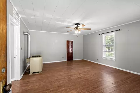 Living - 2022 Highway 47 E, Dickson, TN 37055 photo 1 of 5