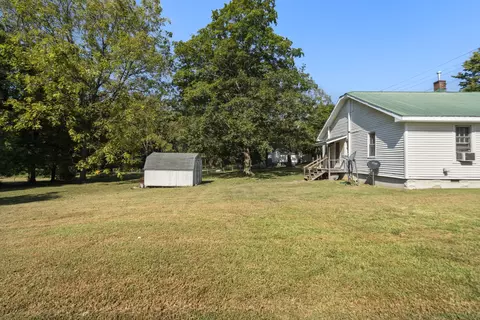 Exterior - 2022 Highway 47 E, Dickson, TN 37055 photo 8 of 10