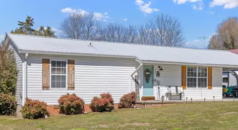 906 Boaz St, Athens, TN 37303