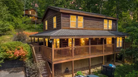 772 Deer Path Ln, Gatlinburg, TN 37738