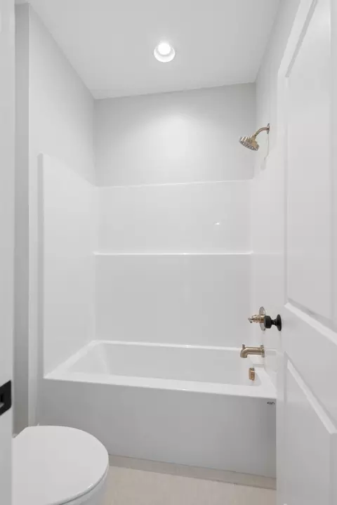 Bath - 4015 Forestside Dr, Franklin, TN 37064 photo 5 of 6