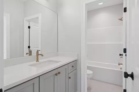 Bath - 4015 Forestside Dr, Franklin, TN 37064 photo 4 of 6