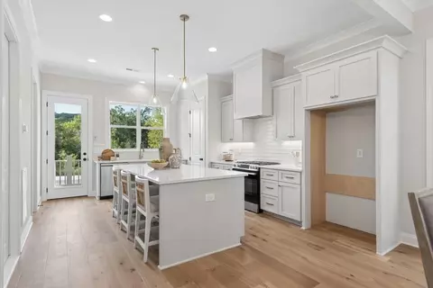 Kitchen - 4015 Forestside Dr, Franklin, TN 37064 photo 2 of 2