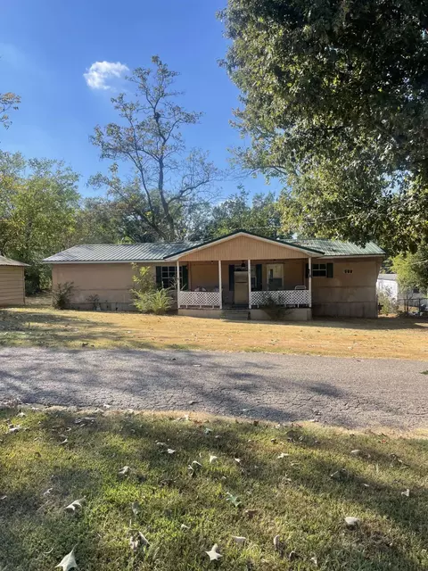 55 Stafford Ln, Saltillo, TN 38370