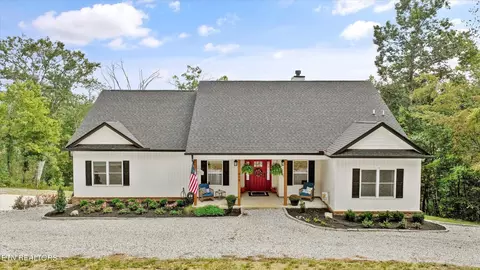 914 Skyline Dr, Harriman, TN 37748