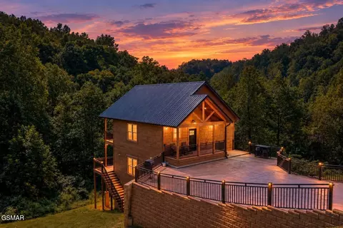 3342 Frontier View Dr, Sevierville, TN 37876
