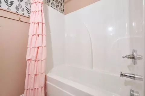 Bath - 107 Sage Dr, Springfield, TN 37172 photo 4 of 5