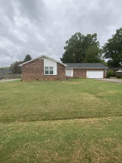 2136 Harvill Dr, Clarksville, TN 37043