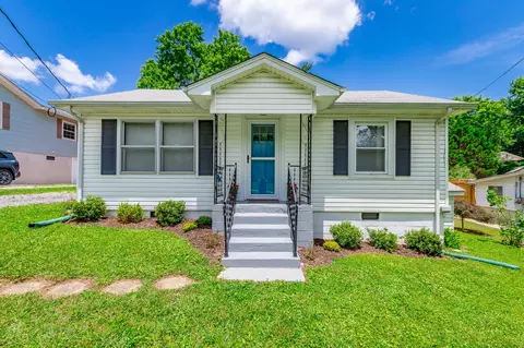 10061 Central Dr, Ooltewah, TN 37363