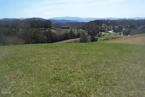 3 Flat Creek Rd, Sevierville, TN 37876