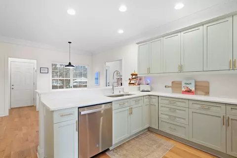 Kitchen - 1904 Baskinbrook Ct, Murfreesboro, TN 37130 photo 4 of 4