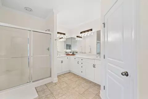 Bath - 1904 Baskinbrook Ct, Murfreesboro, TN 37130 photo 1 of 7
