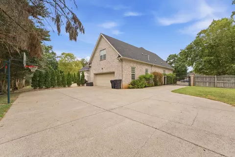 Exterior - 1904 Baskinbrook Ct, Murfreesboro, TN 37130 photo 9 of 10
