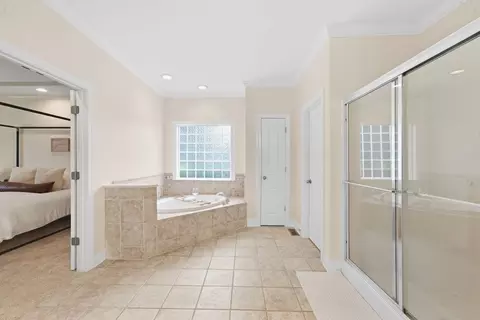 Bath - 1904 Baskinbrook Ct, Murfreesboro, TN 37130 photo 2 of 7