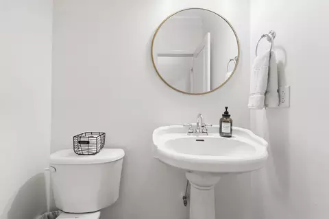 Bath - 1904 Baskinbrook Ct, Murfreesboro, TN 37130 photo 6 of 7