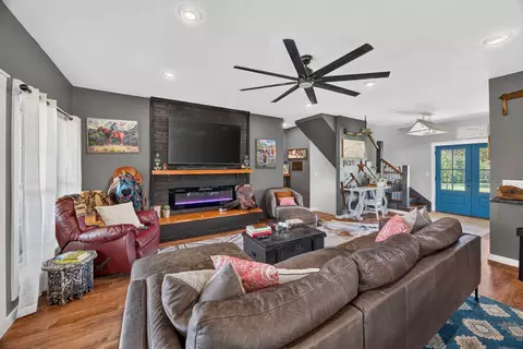 Living - 1090 Hatcher Rd, Moss, TN 38575 photo 3 of 3