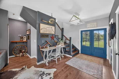 Entry Way - 1090 Hatcher Rd, Moss, TN 38575 photo 2 of 4