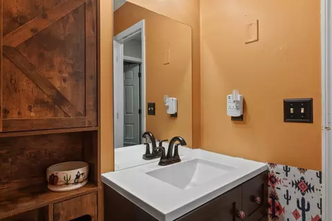 Bath - 236 Tennsco Dr, Dickson, TN 37055 photo 2 of 2