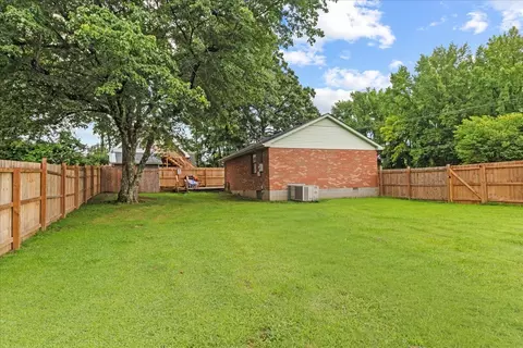 Exterior - 236 Tennsco Dr, Dickson, TN 37055 photo 6 of 8