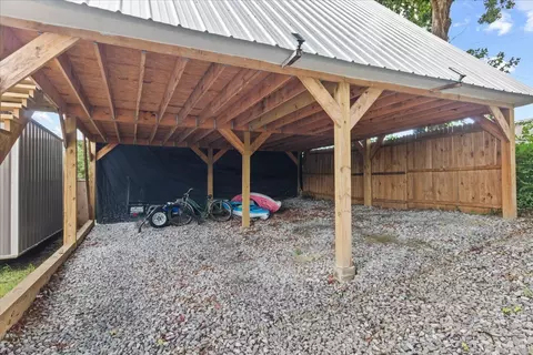Exterior - 236 Tennsco Dr, Dickson, TN 37055 photo 7 of 8