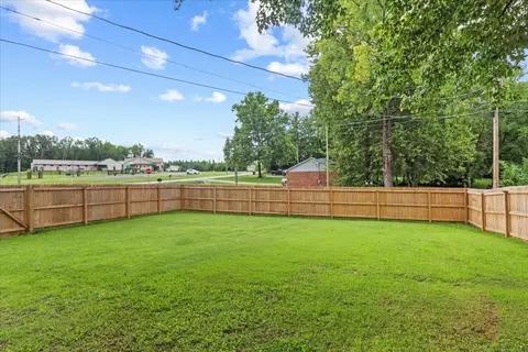 Exterior - 236 Tennsco Dr, Dickson, TN 37055 photo 5 of 8