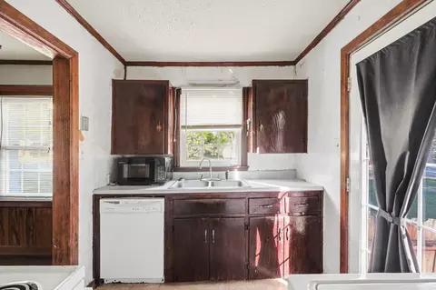 Kitchen - 414 4th Ave, Murfreesboro, TN 37130 photo 2 of 3