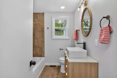 Bath - 900 Vantrease Rd, Madison, TN 37115 photo 4 of 5