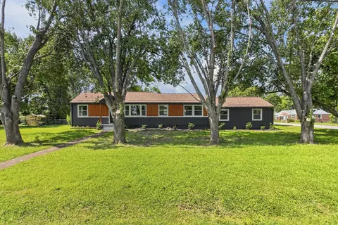 Exterior - 900 Vantrease Rd, Madison, TN 37115 photo 4 of 13