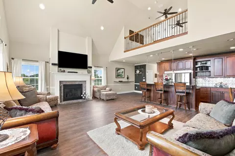 Living - 1500 Mitchell Rd, Pulaski, TN 38478 photo 10 of 11