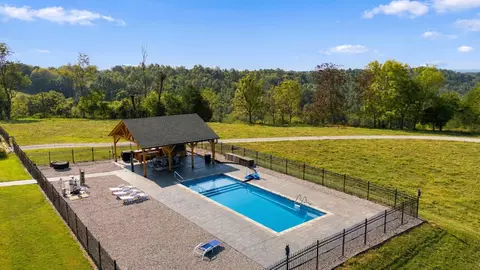 Exterior - 1500 Mitchell Rd, Pulaski, TN 38478 photo 9 of 11