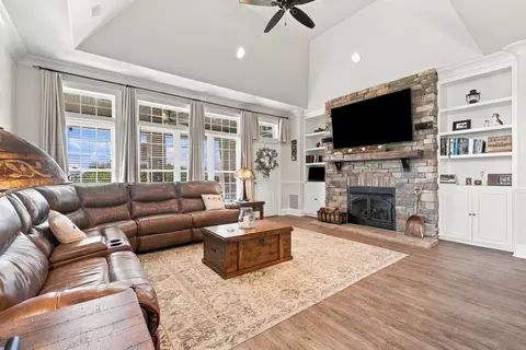 Living - 1500 Mitchell Rd, Pulaski, TN 38478 photo 4 of 11