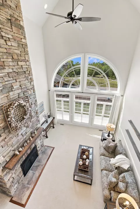 Living - 1500 Mitchell Rd, Pulaski, TN 38478 photo 6 of 11