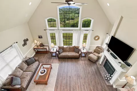 Living - 1500 Mitchell Rd, Pulaski, TN 38478 photo 11 of 11