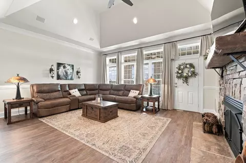 Living - 1500 Mitchell Rd, Pulaski, TN 38478 photo 5 of 11