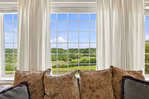 Living - 1500 Mitchell Rd, Pulaski, TN 38478 photo 9 of 11