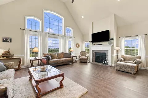 Living - 1500 Mitchell Rd, Pulaski, TN 38478 photo 7 of 11