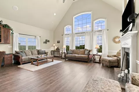 Living - 1500 Mitchell Rd, Pulaski, TN 38478 photo 8 of 11