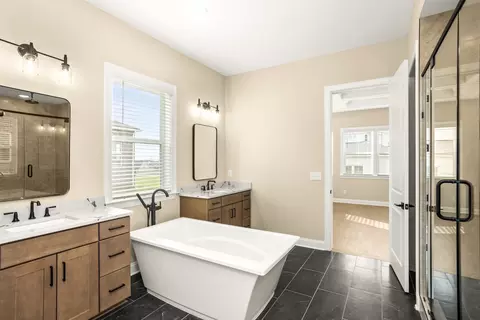 Bath - 1935 Harmony Rd, Spring Hill, TN 37174 photo 3 of 4