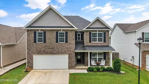 9273 Upstream Ln, Knoxville, TN 37931